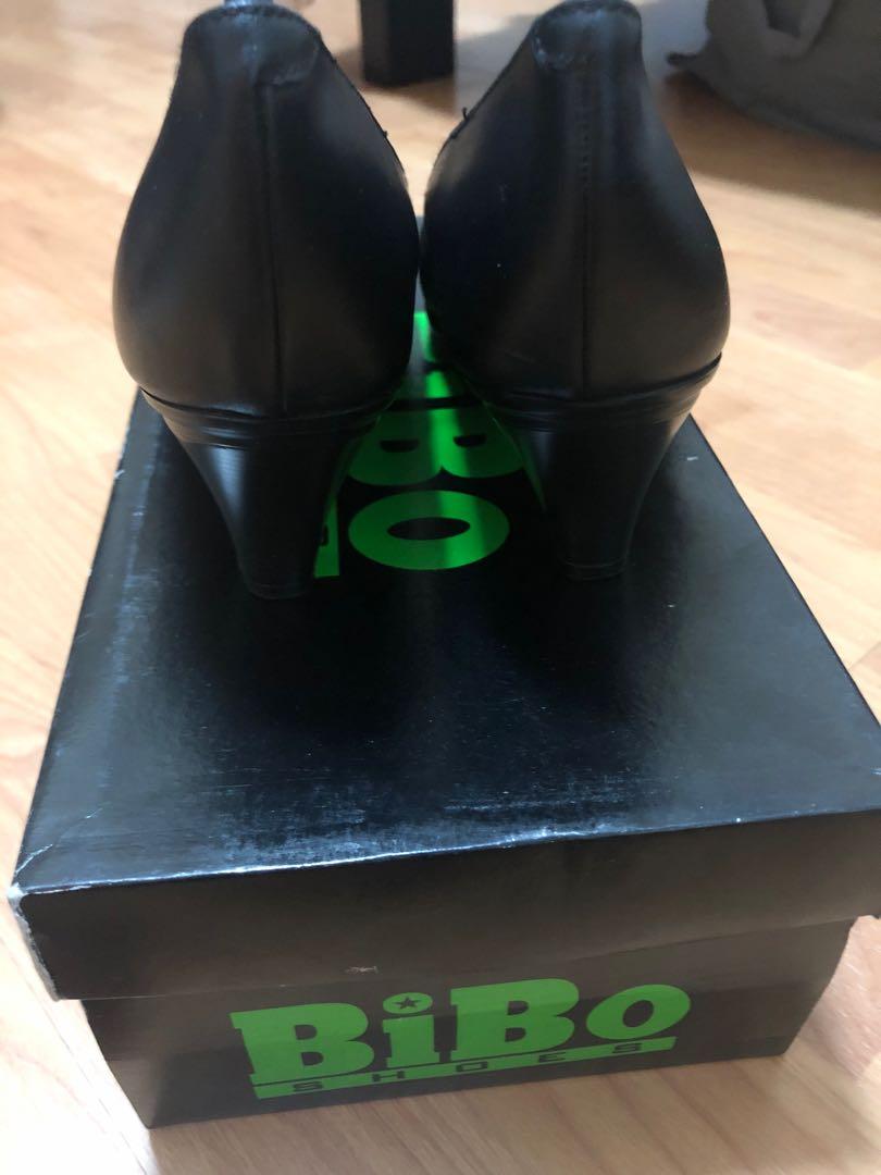 Black office / school shoes with heels (Category: Heels) located in Makati City. Submitted by paunicolae (Listing ID 263133107, Image 3). Description: Size 35 Reason for selling: Size is too small for me Decluttering.