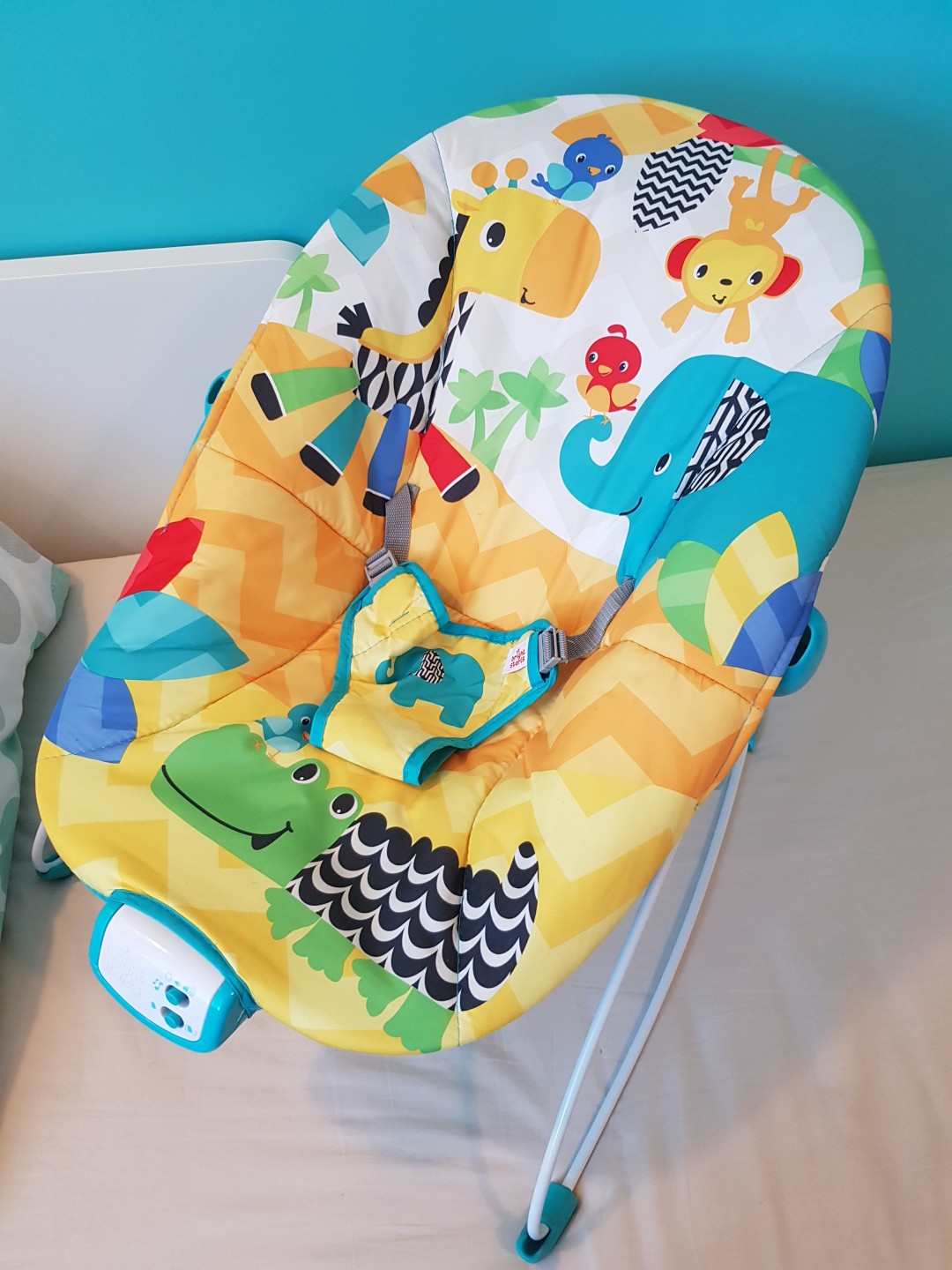 Bright starts online safari smiles bouncer