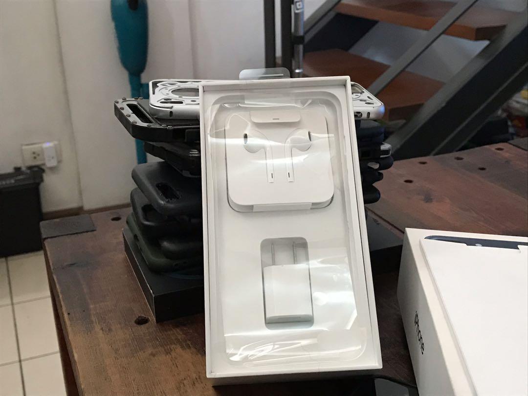 Iphone 7 plus 256GB and 15 cases (Category: iPhone 7 Series) located in Makati City. Submitted by igoracm (Listing ID 263223904, Image 2). Description: Model: iPhone 7 Plus Storage: 256 GB Color: Jet Black Call Sms Enabled: true.