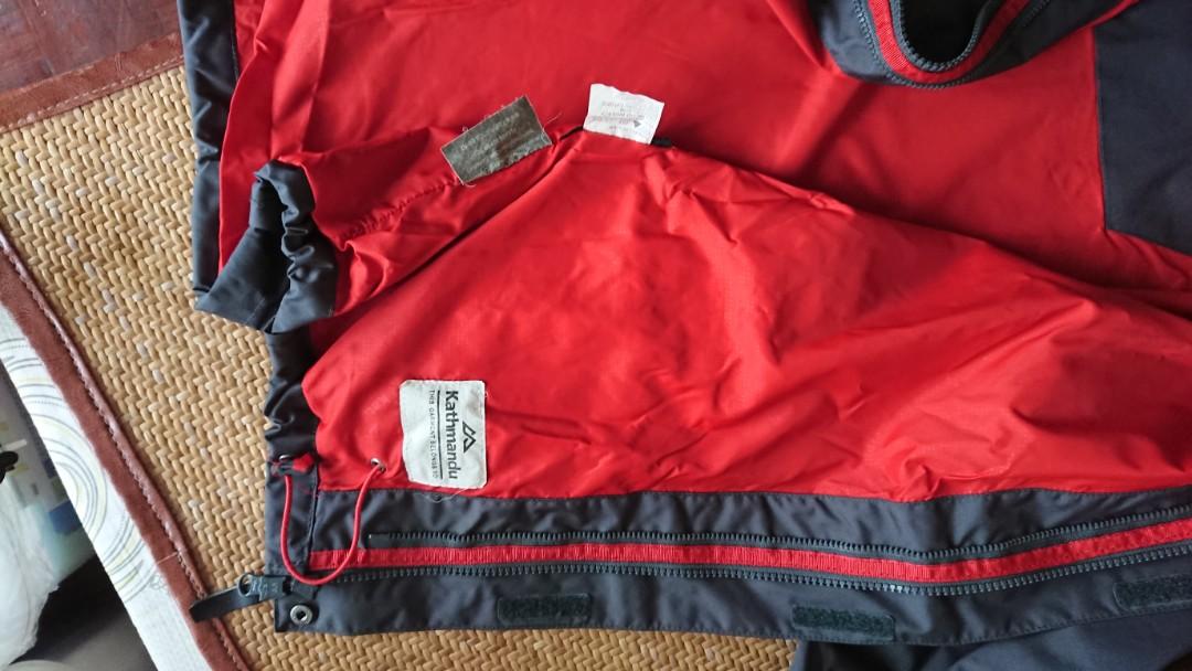 Jacket multi-purpose （分類：外套及戶外衣服）位於 Hong Kong。 由 homingmon 提交（商品編號 263311193，圖片 2）。簡介： - For boys around 140-150cm height - Wore Few days of trip at Finland in summer - suitable for fall or winter - two pieces : inner is fleece, outer is polyester. They can either be wore as layered or separated. - bought from Australia. - no broken or torn parts, in good condition。