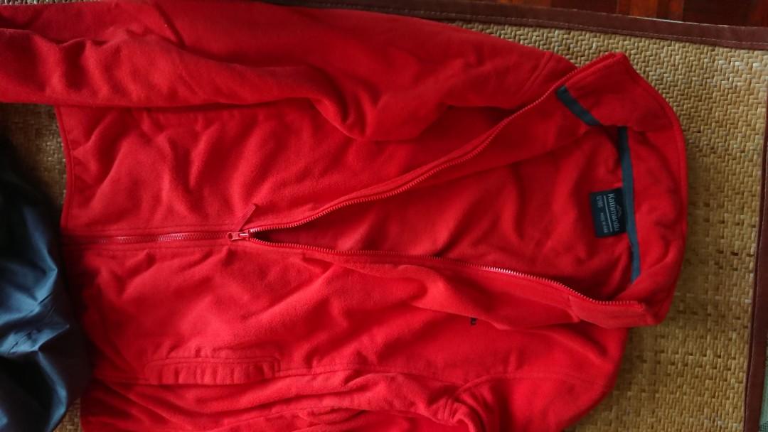 Jacket multi-purpose （分類：外套及戶外衣服）位於 Hong Kong。 由 homingmon 提交（商品編號 263311193，圖片 6）。簡介： - For boys around 140-150cm height - Wore Few days of trip at Finland in summer - suitable for fall or winter - two pieces : inner is fleece, outer is polyester. They can either be wore as layered or separated. - bought from Australia. - no broken or torn parts, in good condition。