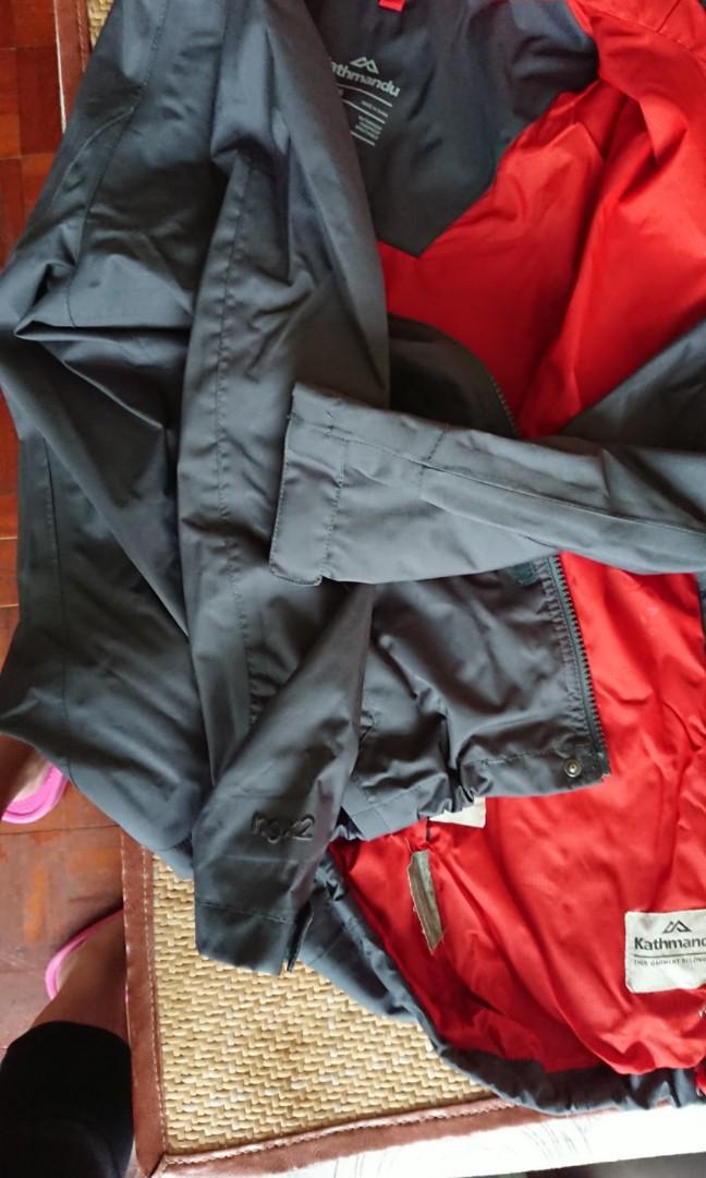 Jacket multi-purpose （分類：外套及戶外衣服）位於 Hong Kong。 由 homingmon 提交（商品編號 263311193，圖片 4）。簡介： - For boys around 140-150cm height - Wore Few days of trip at Finland in summer - suitable for fall or winter - two pieces : inner is fleece, outer is polyester. They can either be wore as layered or separated. - bought from Australia. - no broken or torn parts, in good condition。