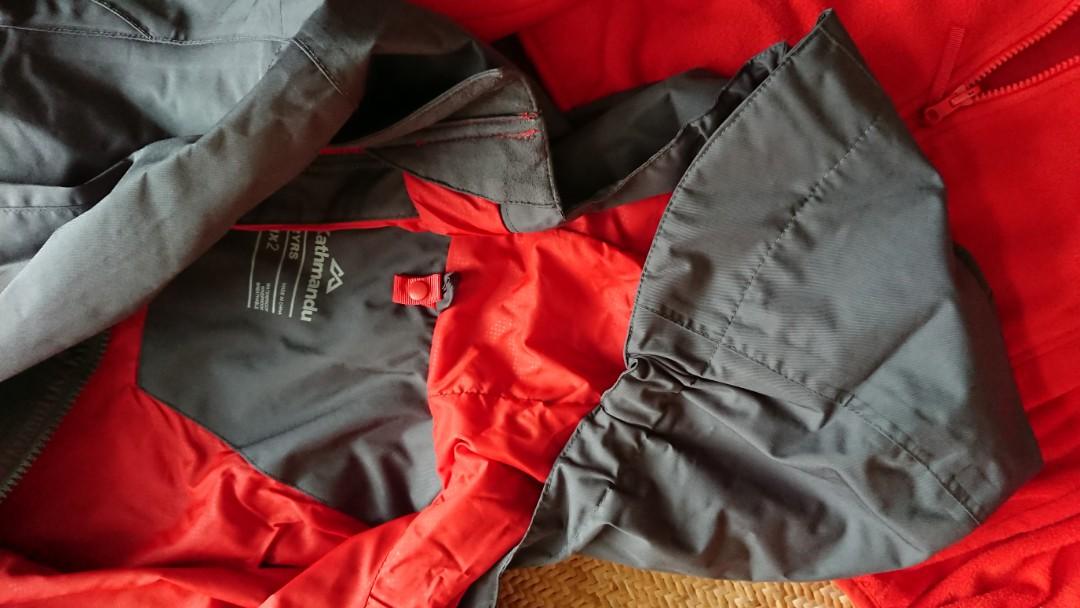 Jacket multi-purpose （分類：外套及戶外衣服）位於 Hong Kong。 由 homingmon 提交（商品編號 263311193，圖片 7）。簡介： - For boys around 140-150cm height - Wore Few days of trip at Finland in summer - suitable for fall or winter - two pieces : inner is fleece, outer is polyester. They can either be wore as layered or separated. - bought from Australia. - no broken or torn parts, in good condition。