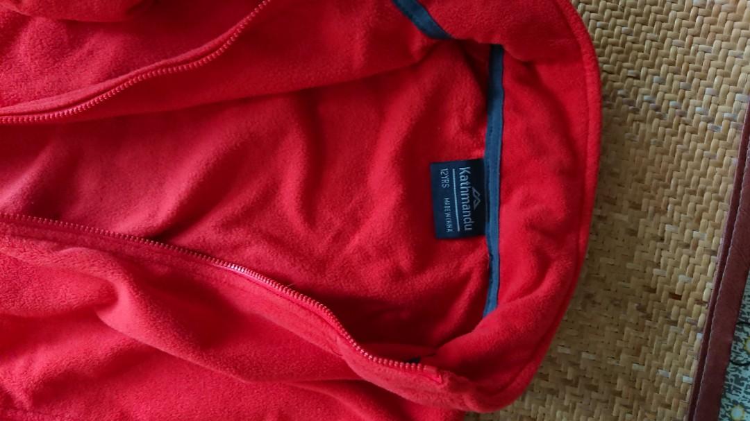 Jacket multi-purpose （分類：外套及戶外衣服）位於 Hong Kong。 由 homingmon 提交（商品編號 263311193，圖片 5）。簡介： - For boys around 140-150cm height - Wore Few days of trip at Finland in summer - suitable for fall or winter - two pieces : inner is fleece, outer is polyester. They can either be wore as layered or separated. - bought from Australia. - no broken or torn parts, in good condition。