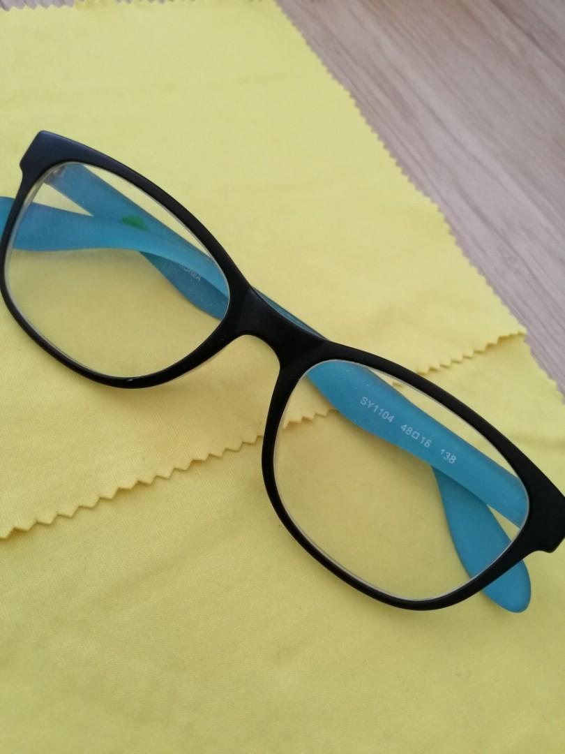 Korean Eyeglass Frame (Category: Sunglasses & Eyewear) located in Carmona. Submitted by genperf (Listing ID 263163311, Image 1). Description: Preloved distance eyeglasses for men with lens still intact but, replaceable. With a small scratch on the front eye area but, still in good condition. Korean made, plastic, flexible, color navy blue. No case..