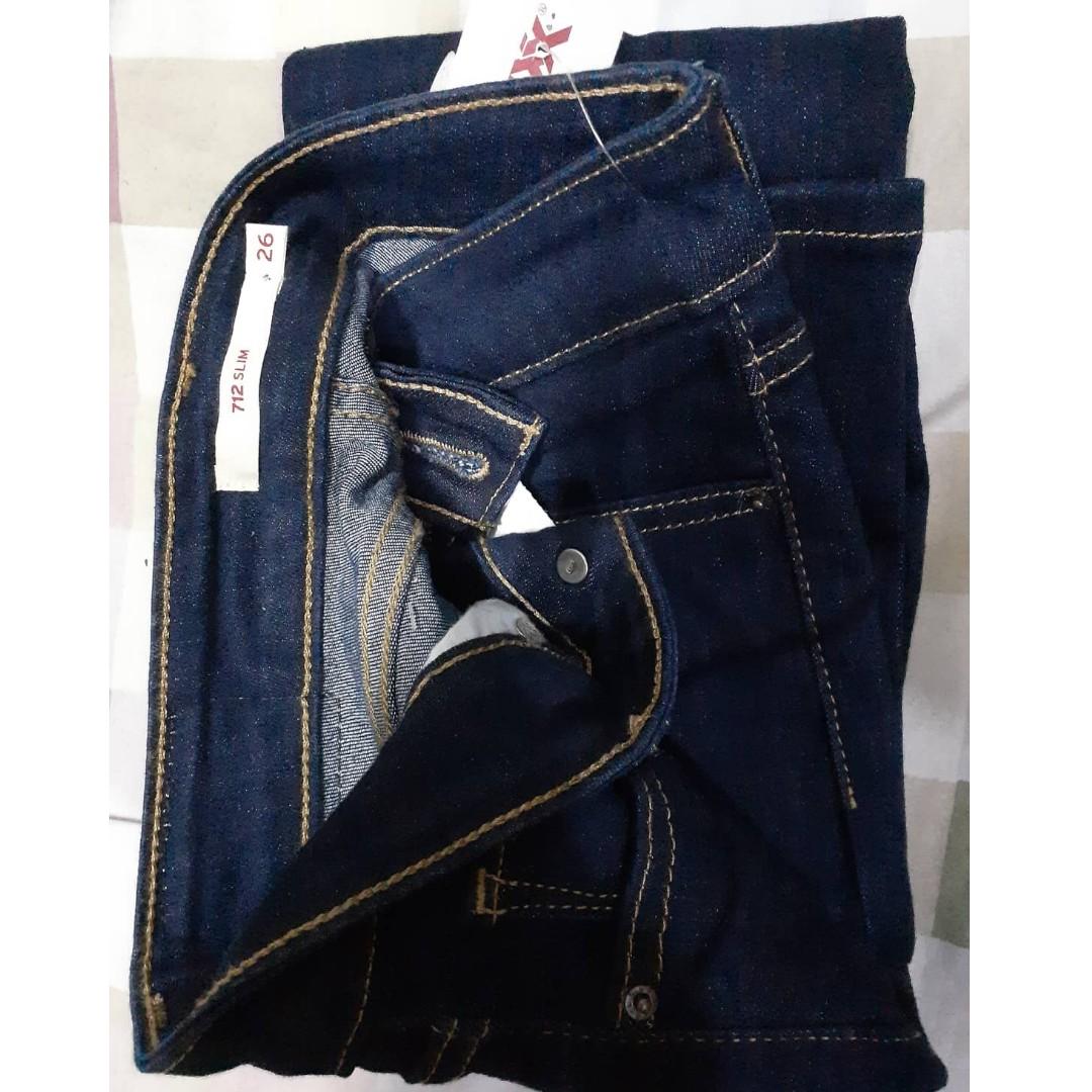 712 slim jeans levis