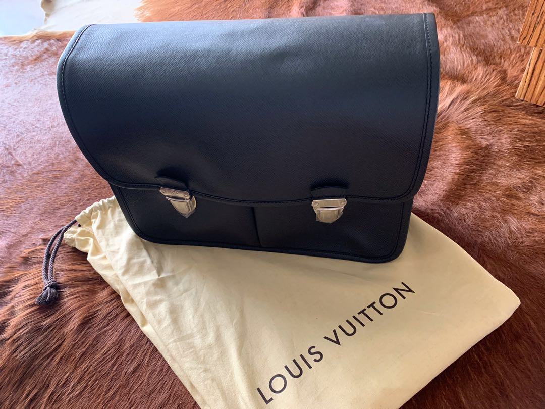 Used louis vuitton TAIGA LEATHER TOILET POUCH GM HANDBAGS HANDBAGS / LARGE  - CLOTH