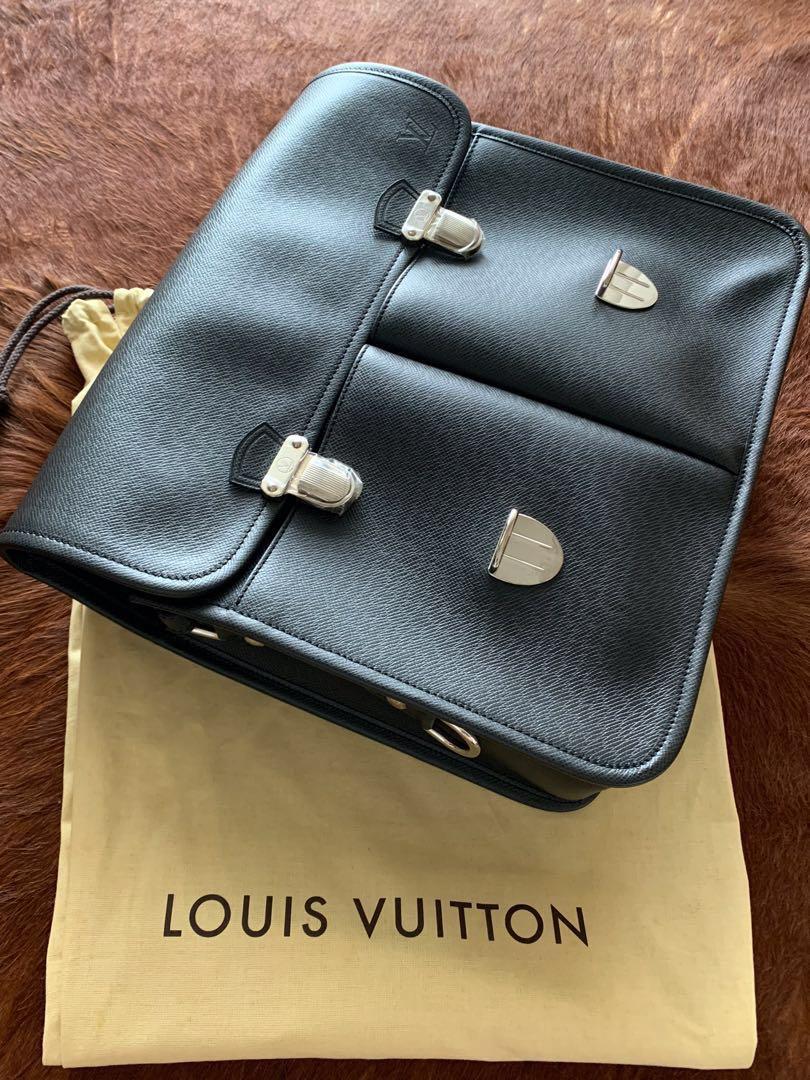 Louis Vuitton Alexei Messenger Bag Taiga Leather Black Crossbody Shoulder  Men’s