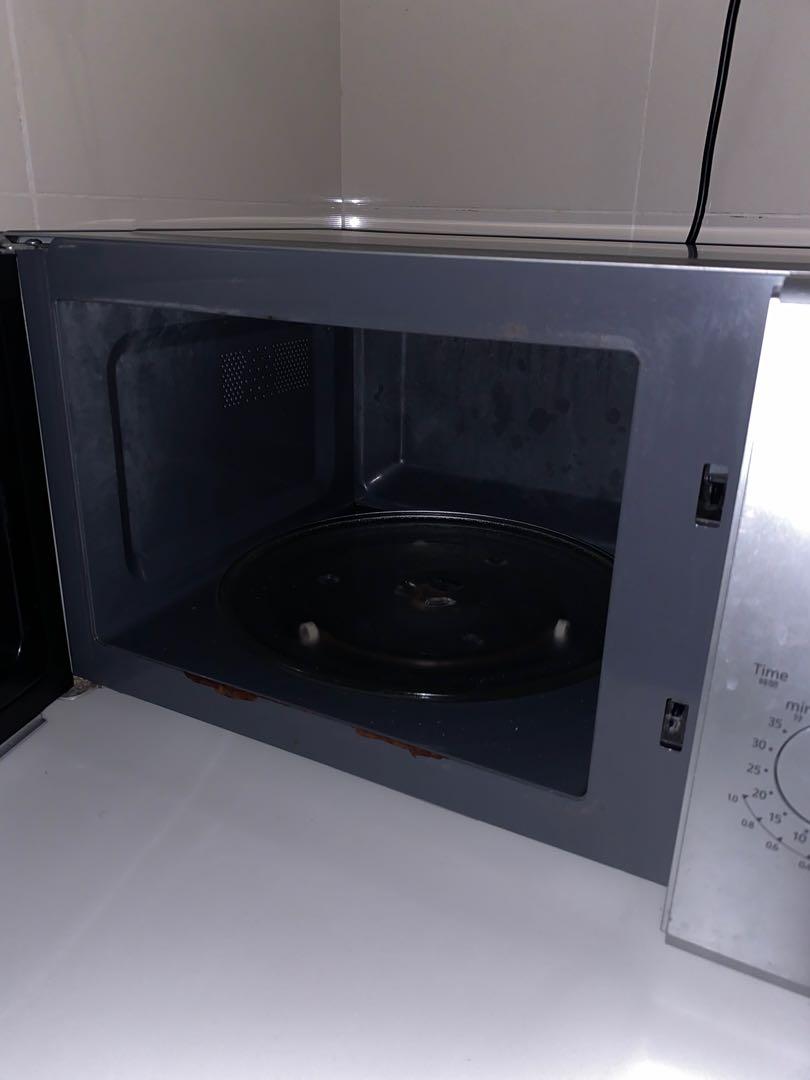 Microwave (Category: Ovens & Toasters) located in Kuala Lumpur. Submitted by buchi829 (Listing ID 263149082, Image 3). Description: Microwave oven 230-240V 50Hz/ 1270W model NN-SM332M .