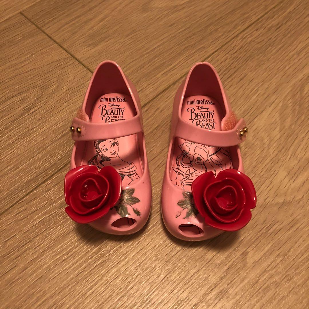 the baby shoes