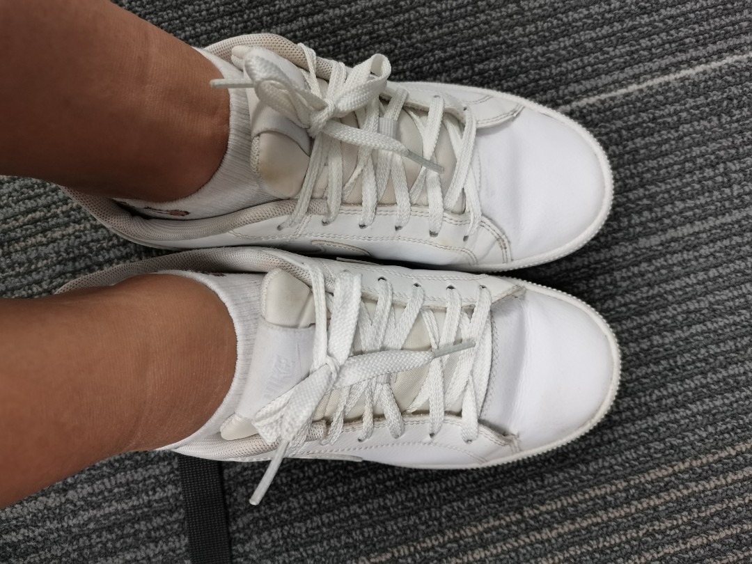 womens all white nike trainers