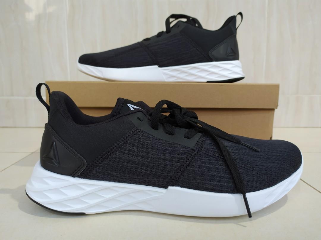 SALE Sepatu Reebok Astroride Strike Original BNIB CN6672 Fesyen