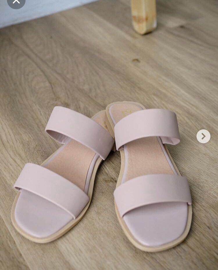blush pink sliders