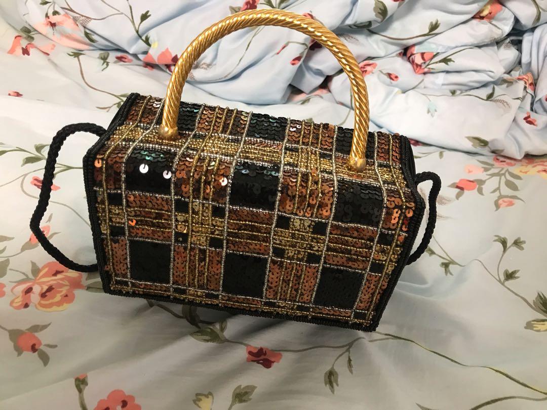 晚會袋 （分類：Tote Bags）位於 Hong Kong。 由 funnyoo 提交（商品編號 263368288，圖片 3）。簡介： 可以手提同斜咩。