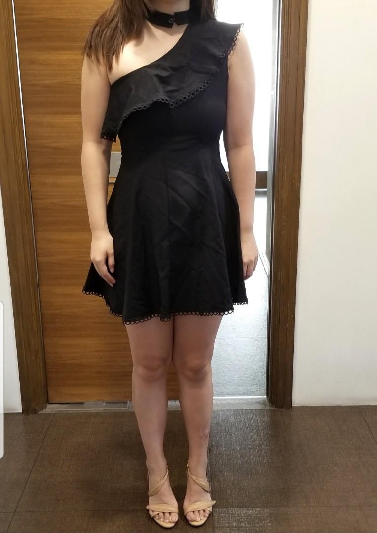 black venus cut dress and patterned venus dress bundle, Women's Fashion,  Dresses & Sets, Dresses on Carousell
