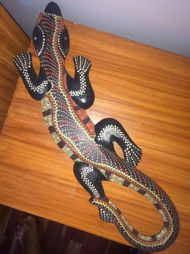 Gecko Wooden Shelf Display (Category: Shelves, Cabinets & Racks) located in Makati City. Submitted by _preelooved_ (Listing ID 263383646, Image 1). Description: Wooden Gecko Shelf Display Very light weight 50cm.