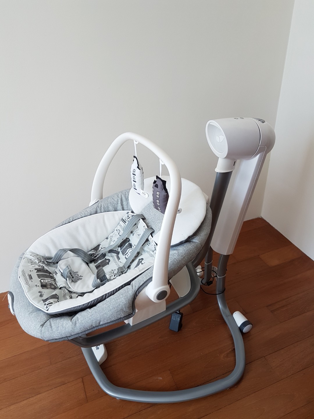 Joie swings, Babies & Kids, Infant Playtime on Carousell