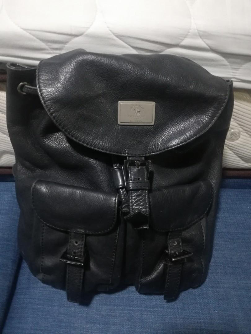 Leather Backpack (Category: Backpacks) located in Singapore. Submitted by fiddah (Listing ID 263340299, Image 1). Description: .