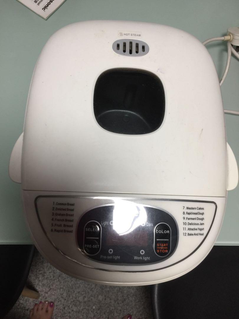 Mayer bread maker (Category: Ovens & Toasters) located in Singapore. Submitted by kwokhs (Listing ID 263445523, Image 2). Description: Decluttering my house Selling bread maker at a faction of the retail price Only $38 Condition is fair but working well Self collection at CCK mrt or warren condo Check out my other listing for good deals as I am decluttering my house Thanks .