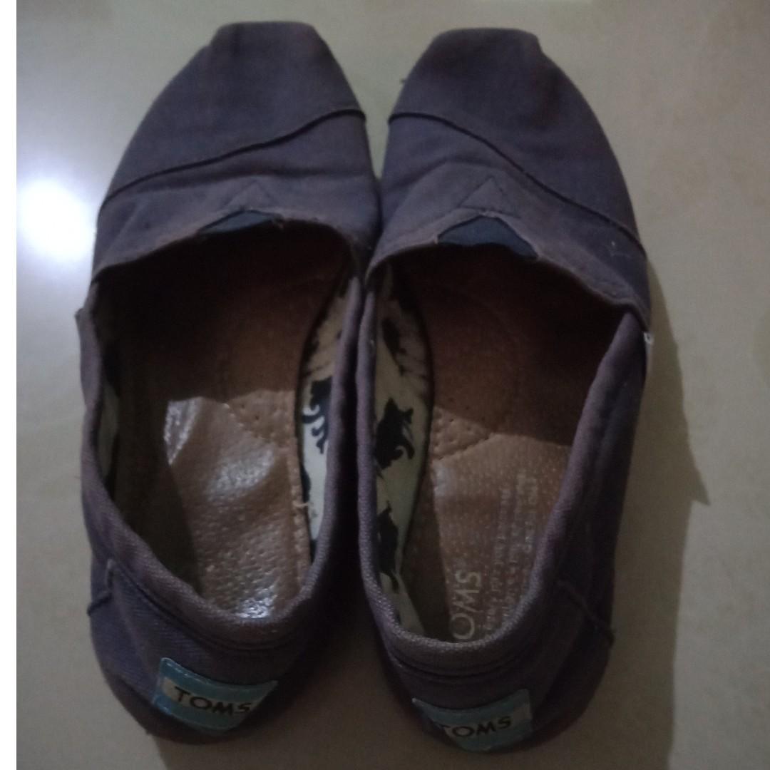 Original Toms, Women's Fashion, Footwear, Sneakers on Carousell