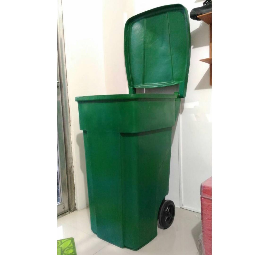 ROLLING TRASH BIN, Furniture & Home Living, Gardening, Gardening Tools