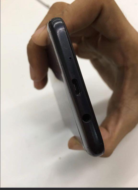 Samsung j5 prime (Category: Samsung) located in Manila. Submitted by malou.20 (Listing ID 263360256, Image 2). Description: Used j5 prime samsung slight gasgas at the back cover . Good condition ..