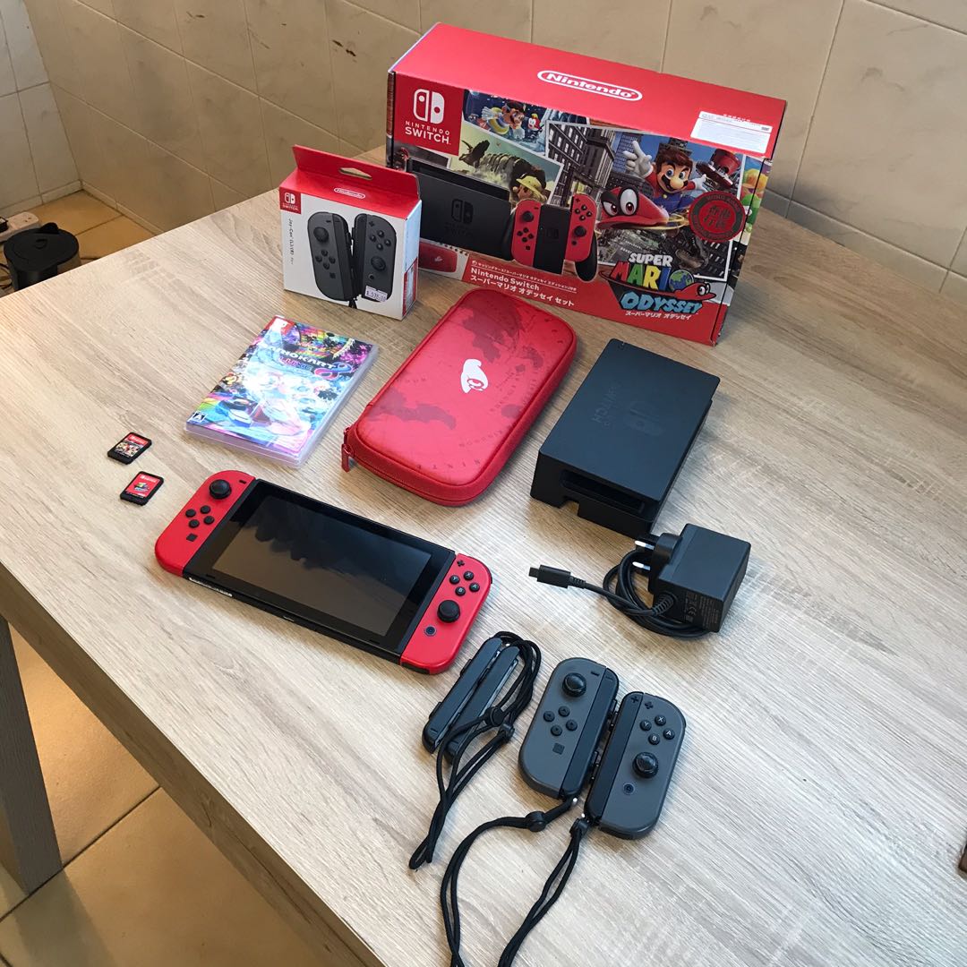 Nintendo Switch (hackable) Mario Odyssey Bundle + extra joycon & Mario