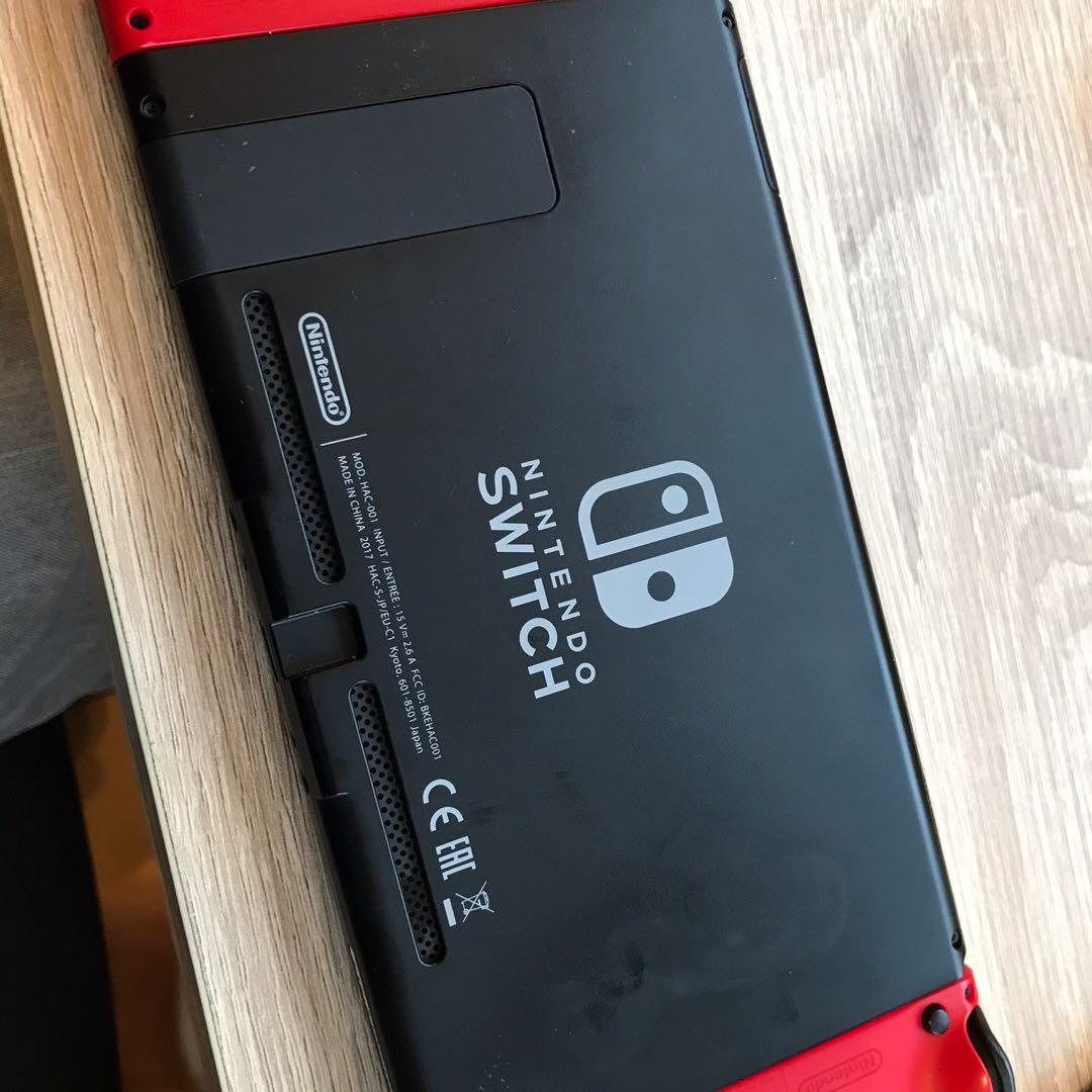 Nintendo Switch (hackable) Mario Odyssey Bundle + extra joycon & Mario