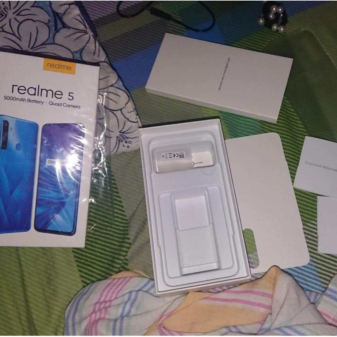 REALME 5 (Category: Android Others) located in Manila. Submitted by revbmo (Listing ID 263624453, Image 2). Description: SELLING. RUSH REALME 5 COMPLETE with receipt A MONTH OLD PO With Honeycomb Case Purple Color 3/64 7k negotiable LRT CARRIEDO/TAYUMAN/LUCKY CHINATOWN MEET UP.