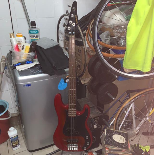 Samick Model LB 31/CS Bass Guitar Red, Hobbies & Toys, Music & Media
