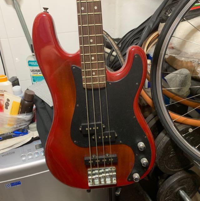 Samick Model LB 31/CS Bass Guitar Red, Hobbies & Toys, Music & Media