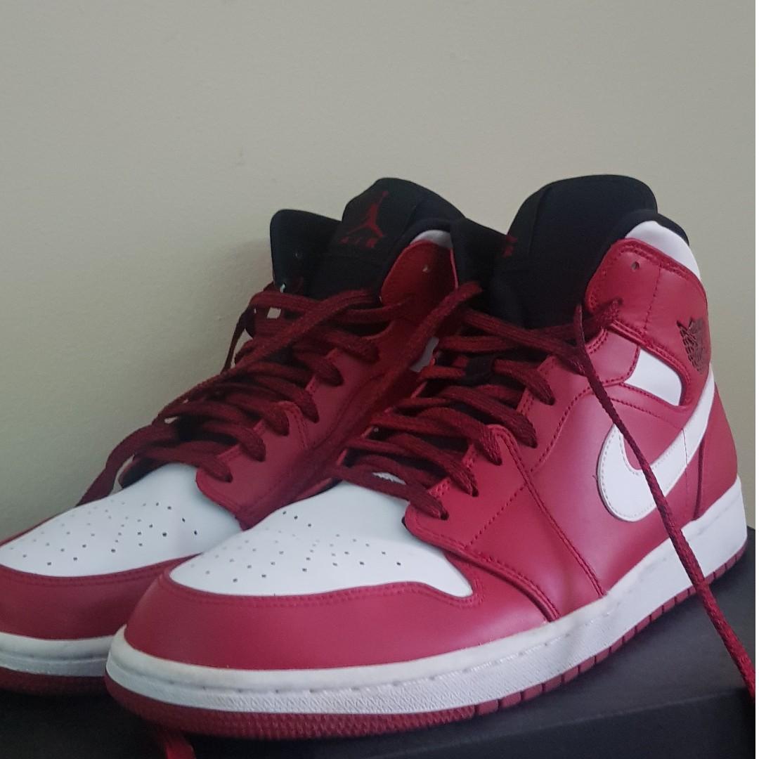 footlocker jordan 1 mid red