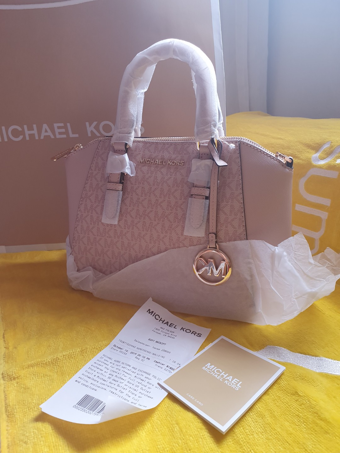 Authentic Michael Kors Ciara Medium Ballet in Vanilla Luxury Bags