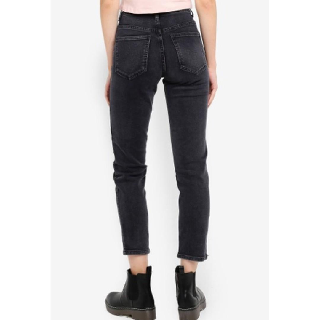 Black Basic Jean (Category: Jeans & Leggings) located in Singapore. Submitted by tashashopp (Listing ID 263692340, Image 2). Description: - BRAND NEW (never worn, still in packaging) - Non-nego/ no extra pic/ no trades - Add $1 for NM (24 hr transaction) for fast deal. Otherwise, $2 - Size AUS10 - Waist circumference x Hip circumference x Inseam x Front Rise (26.8" x 35.4" x 28.3" x 9.4") - Faded straight leg jeans (Regular fit) - Cotton blend.