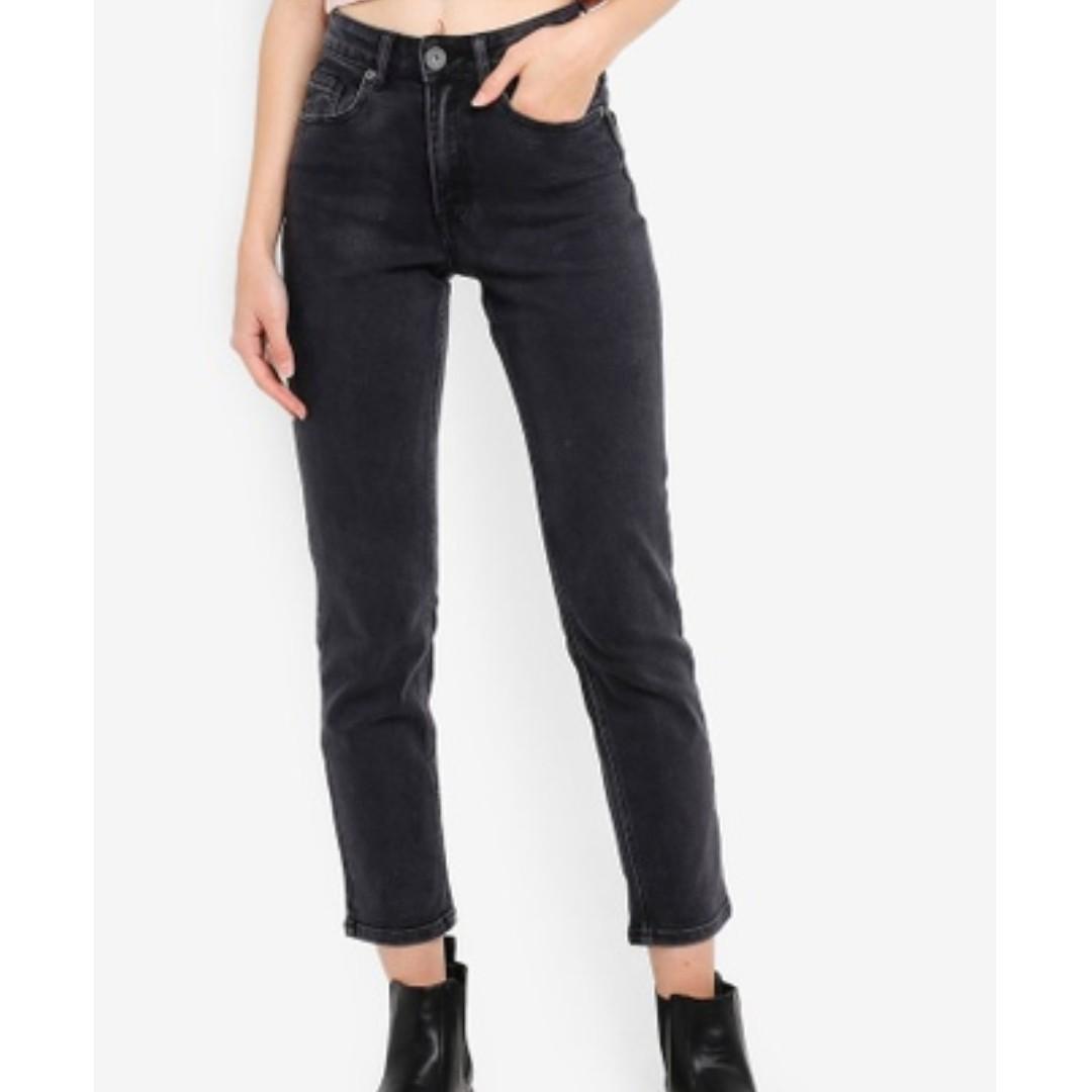 Black Basic Jean (Category: Jeans & Leggings) located in Singapore. Submitted by tashashopp (Listing ID 263692340, Image 1). Description: - BRAND NEW (never worn, still in packaging) - Non-nego/ no extra pic/ no trades - Add $1 for NM (24 hr transaction) for fast deal. Otherwise, $2 - Size AUS10 - Waist circumference x Hip circumference x Inseam x Front Rise (26.8" x 35.4" x 28.3" x 9.4") - Faded straight leg jeans (Regular fit) - Cotton blend.