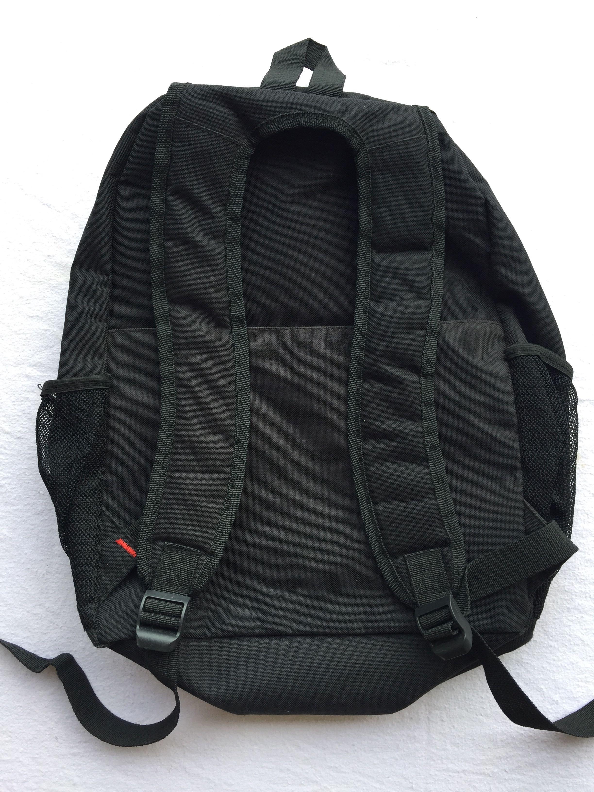 Converse Backpack (Category: Backpacks) located in Rawang. Submitted by empayer (Listing ID 263684694, Image 3). Description: •Item - converse backpack •Condition - 9/10 Cume ada kotor di jalur2 bag tu . Jika basuh dia akan hilang •Rm 10 postage - J&T Rm 12 postage - J&T sabah dan serawak! Total siap pos : Rm 50 .