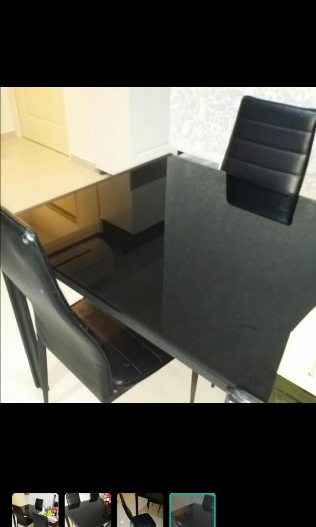 Dining Table (Category: Tables & Sets) located in Singapore. Submitted by eunice2305 (Listing ID 263800660, Image 3). Description: Not for fussy Condition 7/10 Self collect at Rivervale st.
