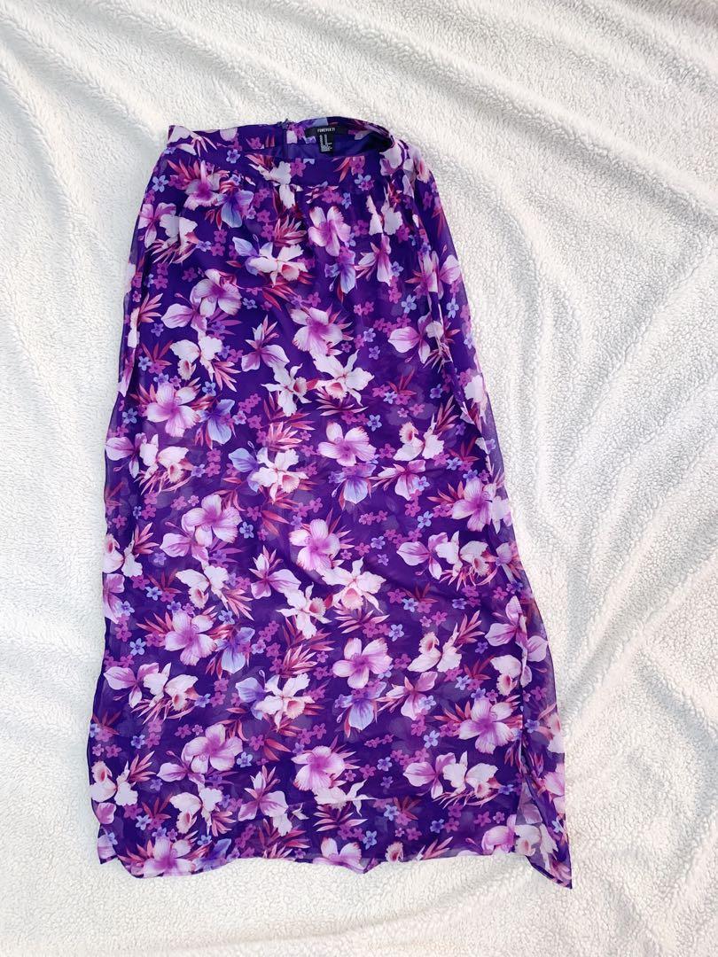 Forever 21 Floral Maxi Skirt (Category: Dresses) located in Quezon City. Submitted by jeannegerbread (Listing ID 263824551, Image 1). Description: Perfect for the beach! Has a high slit but maxi skirt comes with a mini bodycon skirt inside. #BeachOOTD #BeachStyle #MaxiSkirt #Skirt #FloralSkirt #ItemsBelow300 #ForSale.