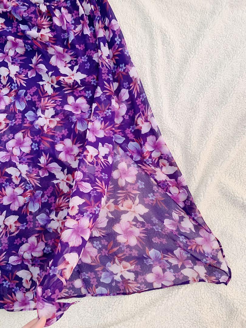 Forever 21 Floral Maxi Skirt (Category: Dresses) located in Quezon City. Submitted by jeannegerbread (Listing ID 263824551, Image 2). Description: Perfect for the beach! Has a high slit but maxi skirt comes with a mini bodycon skirt inside. #BeachOOTD #BeachStyle #MaxiSkirt #Skirt #FloralSkirt #ItemsBelow300 #ForSale.
