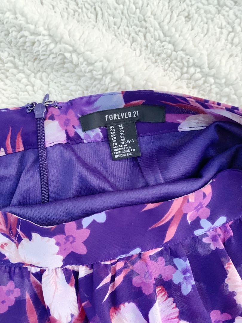 Forever 21 Floral Maxi Skirt (Category: Dresses) located in Quezon City. Submitted by jeannegerbread (Listing ID 263824551, Image 3). Description: Perfect for the beach! Has a high slit but maxi skirt comes with a mini bodycon skirt inside. #BeachOOTD #BeachStyle #MaxiSkirt #Skirt #FloralSkirt #ItemsBelow300 #ForSale.