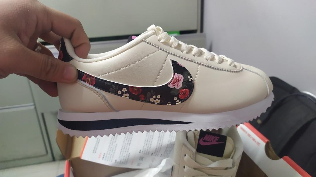 Nike cortez outlet floral swoosh