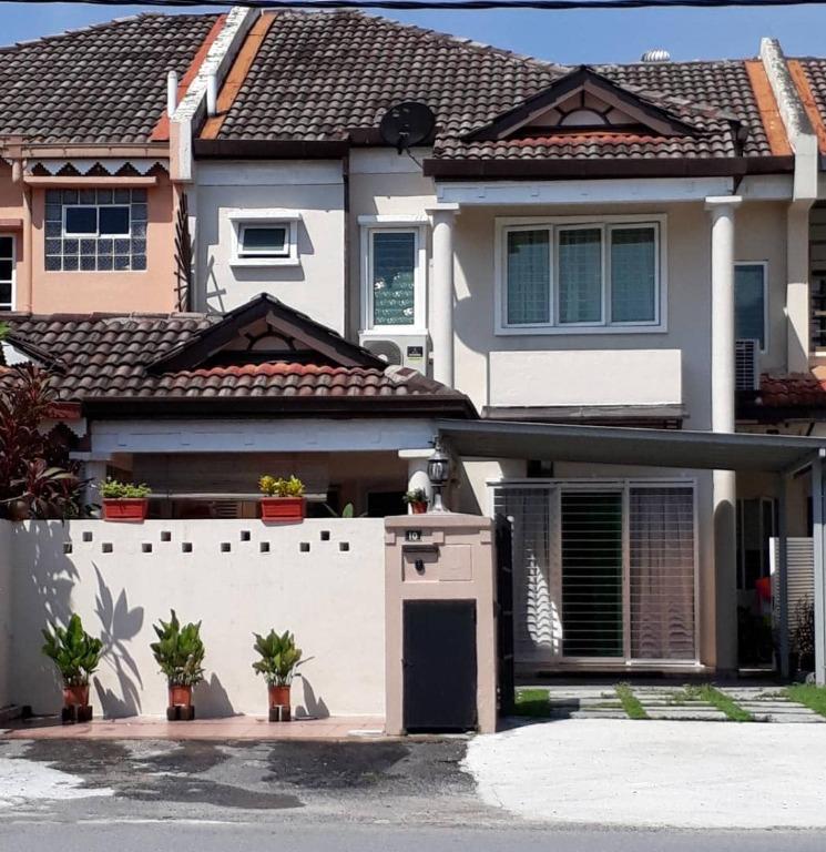 RENOVATED USJ 9, USJ near Taipan Nirwana Banana Leaf, Property, For ...