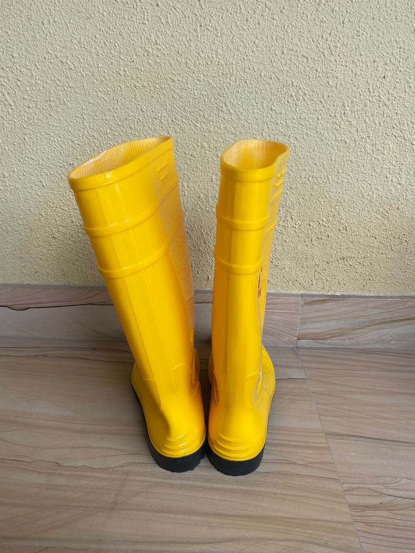 Phua chu kang yellow boots deals
