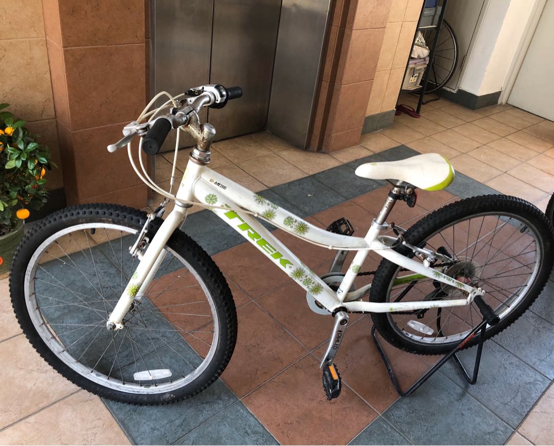 Trek mt 200 girls hot sale