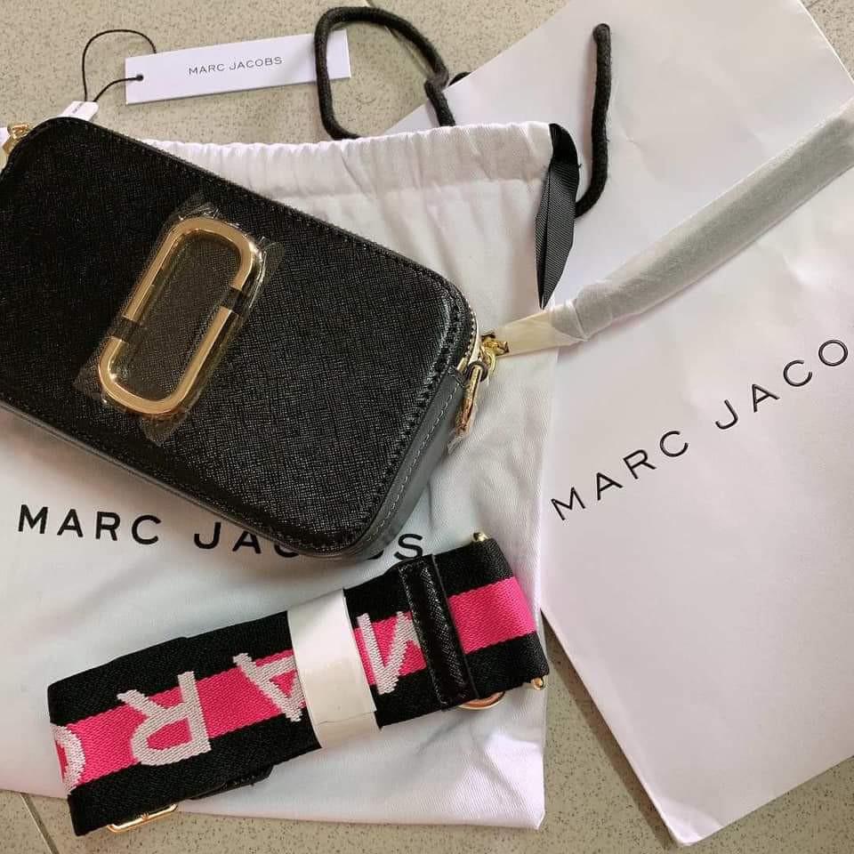 Authentic Marc Jacobs Snapshot All Black, Women's Fashion, Bags & Wallets,  Cross-body Bags on Carousell