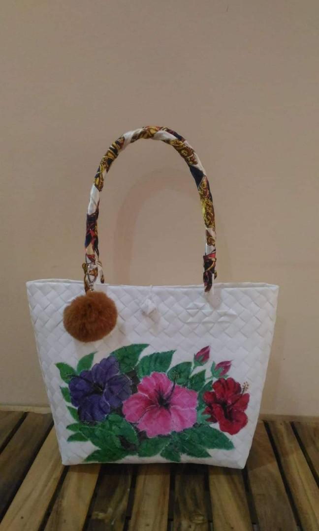 Hand painted Bayong Bags (Category: Beach Bags) located in Mandaluyong City. Submitted by thisisnotme (Listing ID 263878856, Image 2). Description: Hand painted and hand woven bayong bags. Eco Friendly and fashionable..