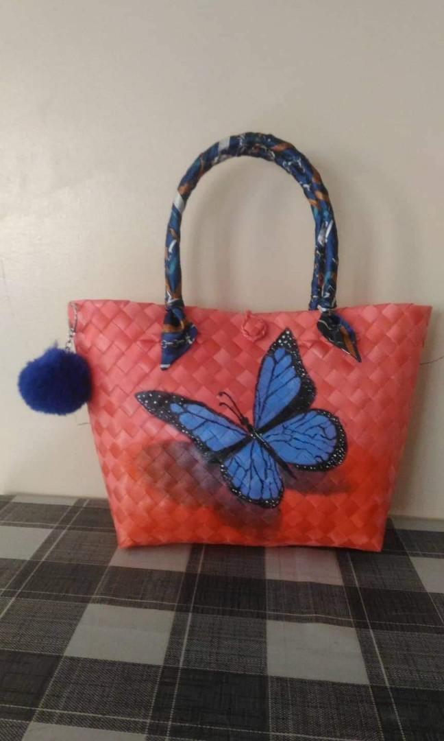 Hand painted Bayong Bags (Category: Beach Bags) located in Mandaluyong City. Submitted by thisisnotme (Listing ID 263878856, Image 3). Description: Hand painted and hand woven bayong bags. Eco Friendly and fashionable..