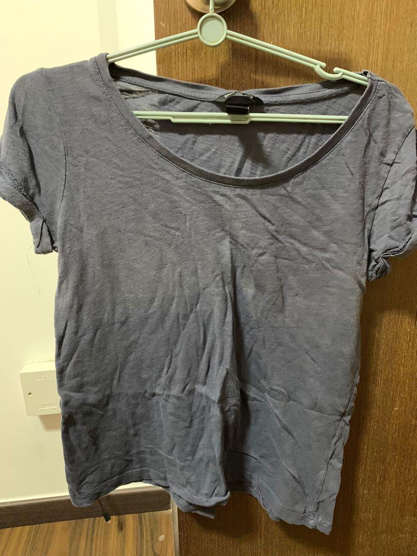 H&M Basic Top (Category: Other Tops) located in Singapore. Submitted by stan028 (Listing ID 263938987, Image 1). Description: .