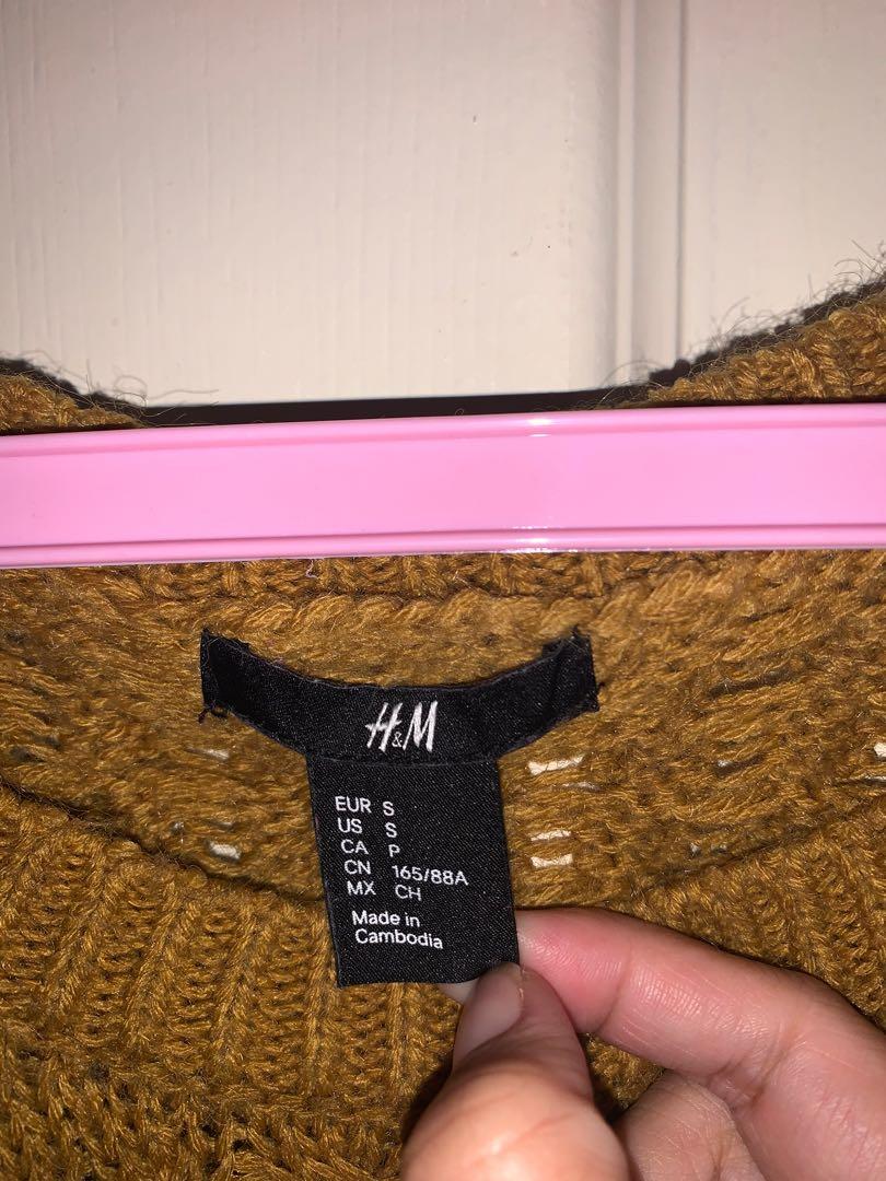 H&M Sweater (Category: Coats, Jackets and Outerwear) located in Taguig. Submitted by julski21 (Listing ID 263976844, Image 1). Description: .