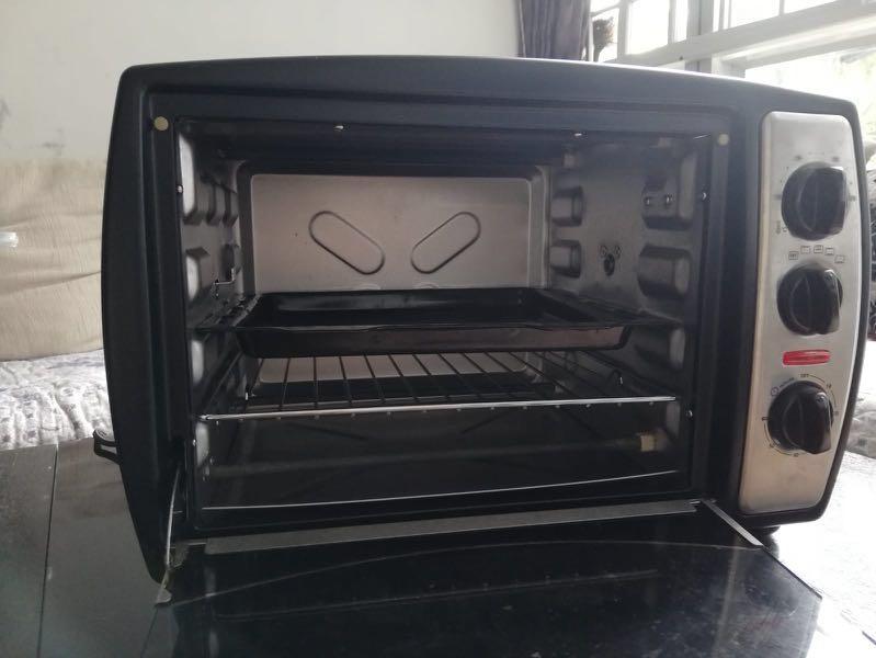 https://media.karousell.com/media/photos/products/2019/11/23/morphy_richards_oven_toaster_griller_otg_1574515624_802a7a0a_progressive.jpg
